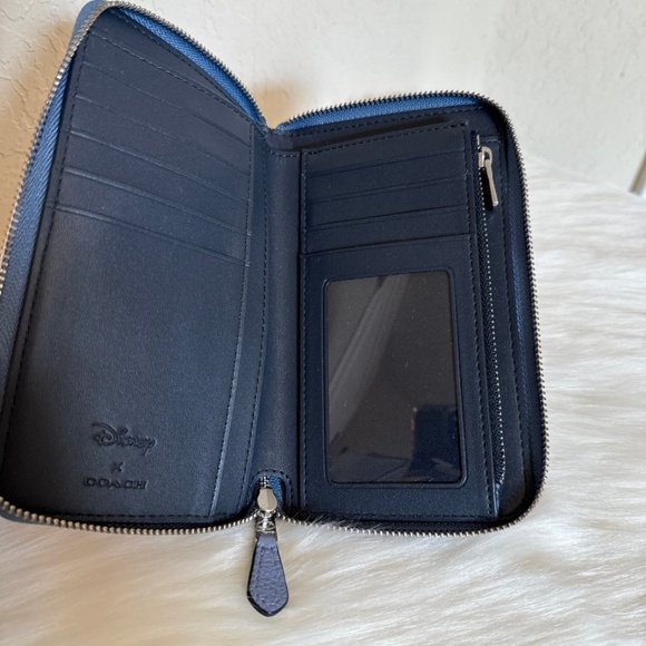 Disney X Coach Medium Id Zip Wallet With Cinderella - Picture 8 of 11